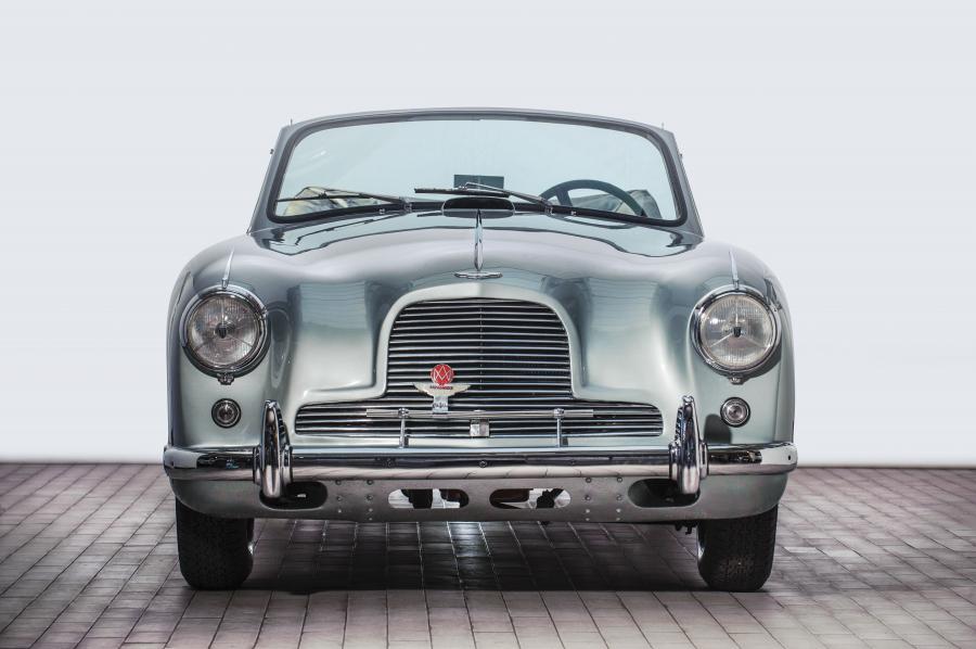  Aston Martin DB2/4 Drophead Coupe 1953 года  (фото 6 из 13)